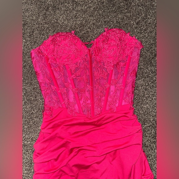 Elegant Strapless Pink Lace Dress - Picture 4 of 4